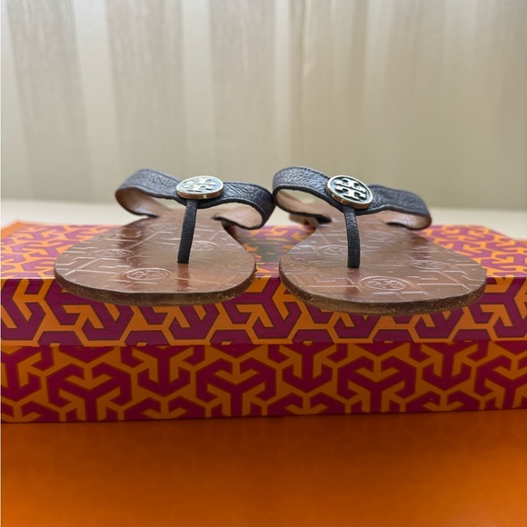 Tory Burch Thora Leather Blue Thong Sandals size 8 Silver logo - Picture 7 of 9